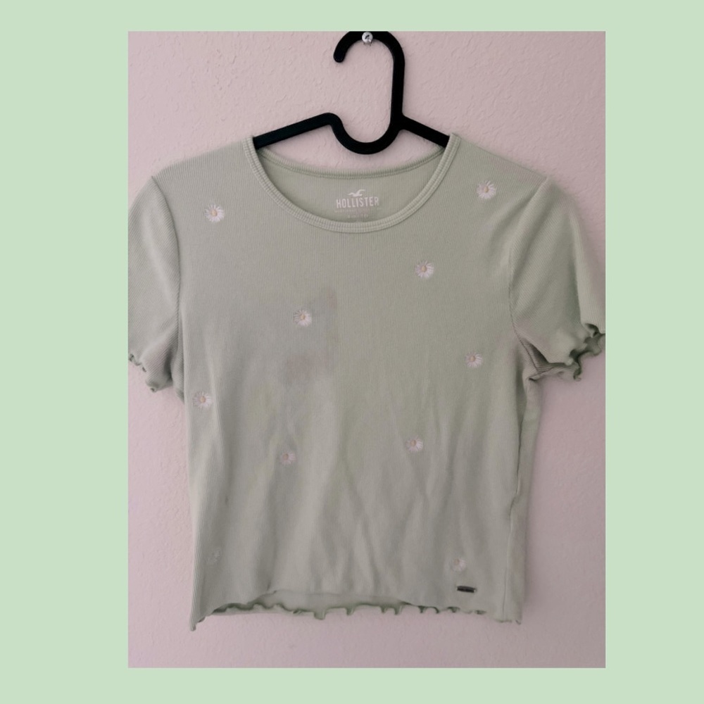 Cute green pastel shirt!